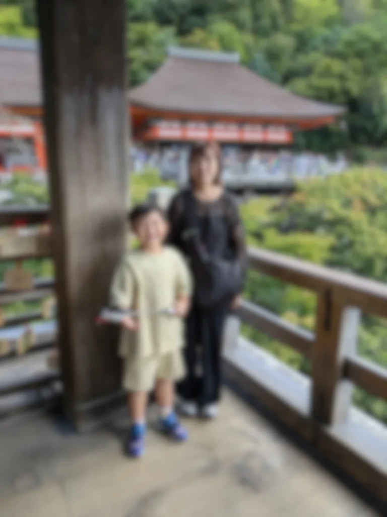 お子さんと京都旅行で清水寺へ出かけた2ショット