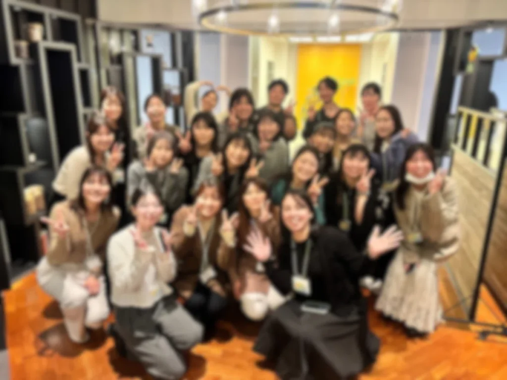 ニュークリエイトの大型オフ会で集まったメンターと仲間とのショット
